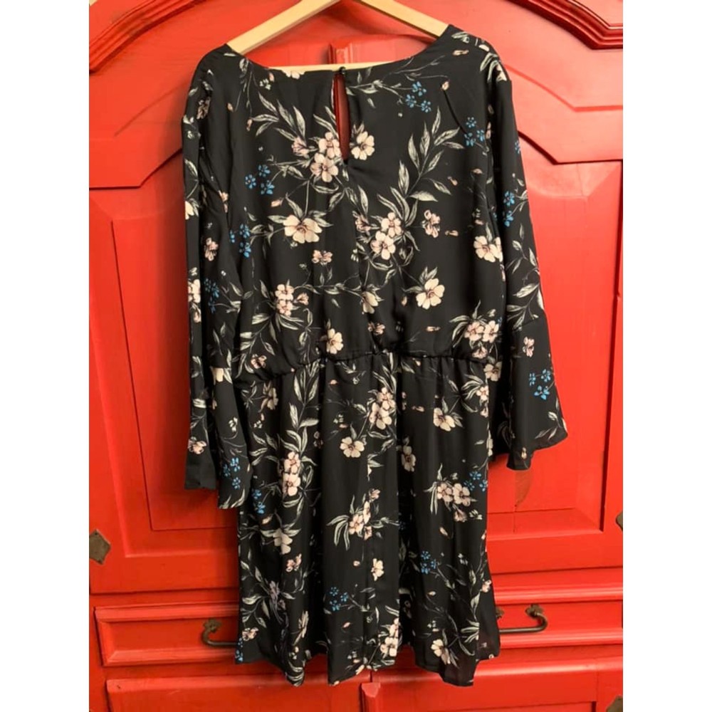 Maurice's XXL GORGEOUS Floral Dress Bell Sleeves Black Lined Knee Length EUC